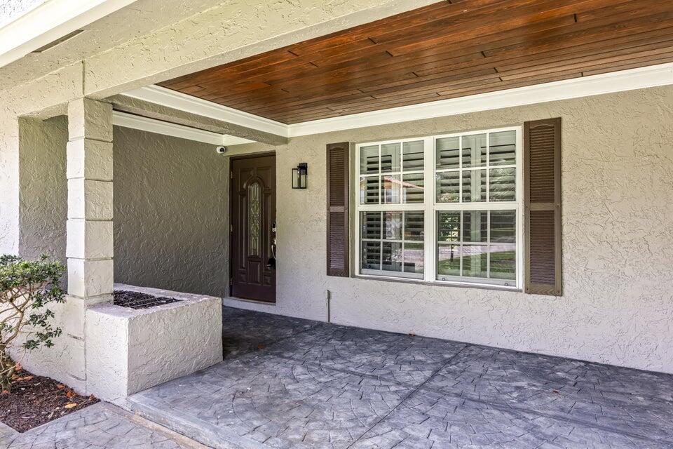 4610 Pine Tree Drive — Photo 2