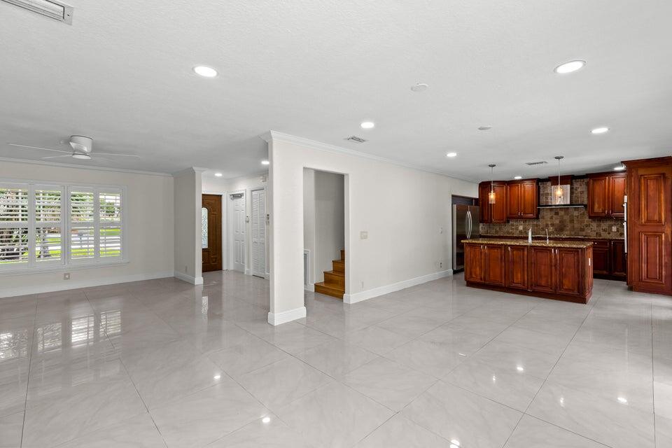 4610 Pine Tree Drive — Photo 4