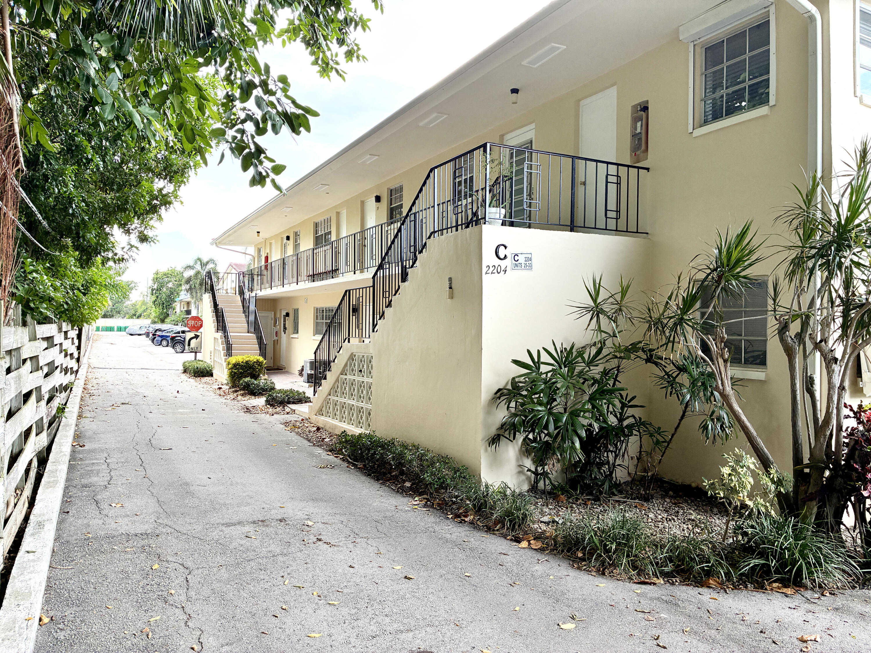2204 NE 36th Street Apt 26 — Photo 2