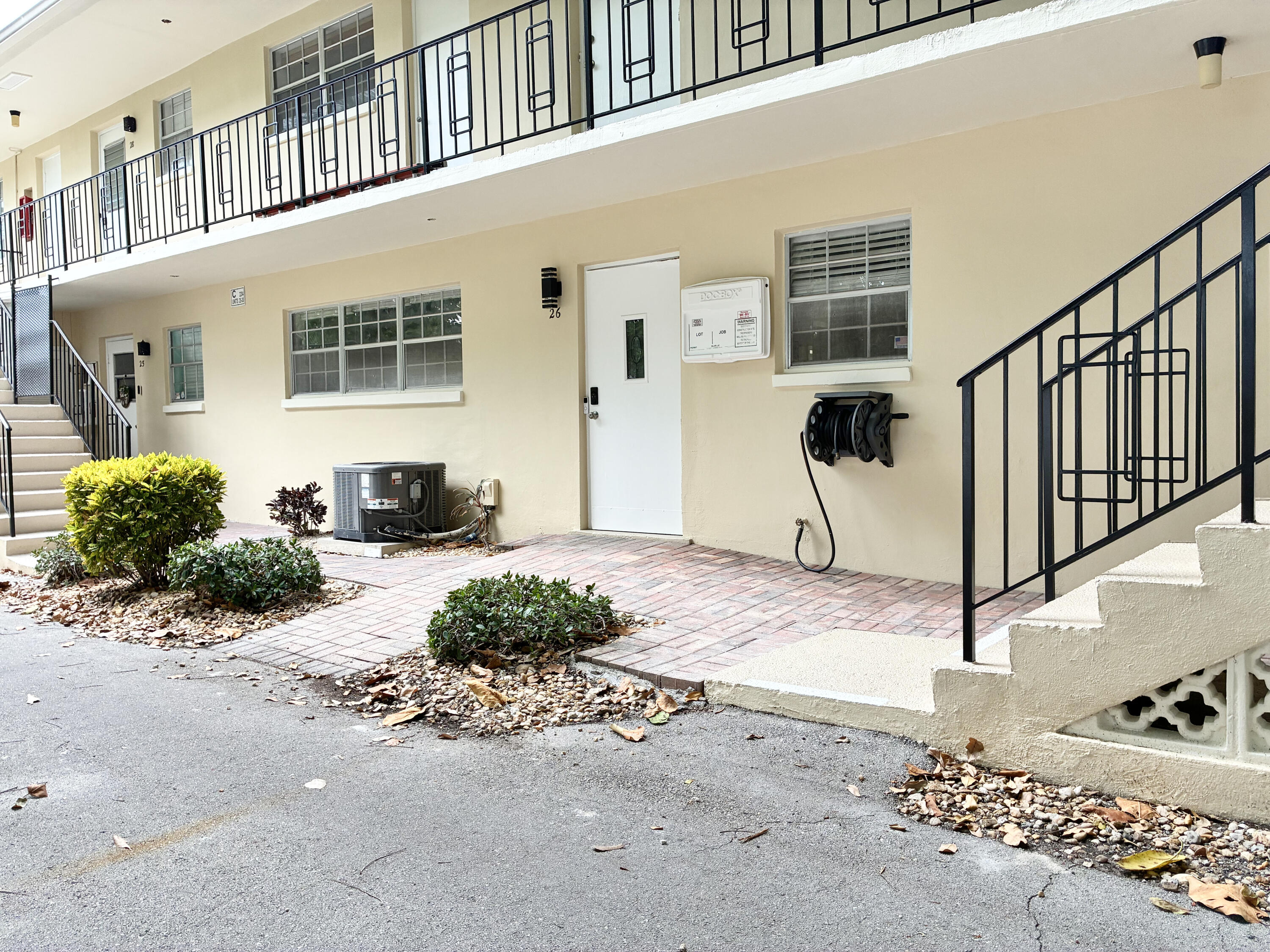 2204 NE 36th Street Apt 26 — Photo 3