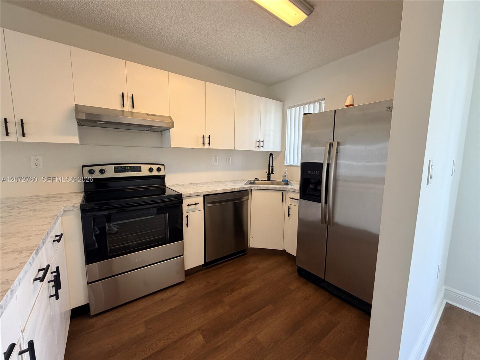 2710 W 76th St # 206 — Photo 2