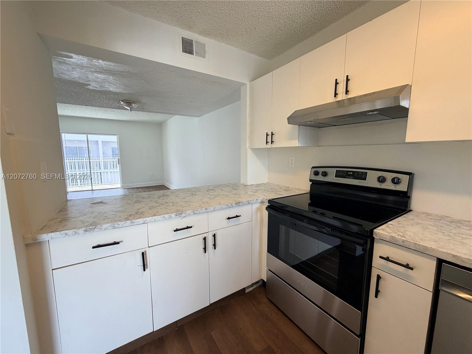 2710 W 76th St # 206 — Photo 3