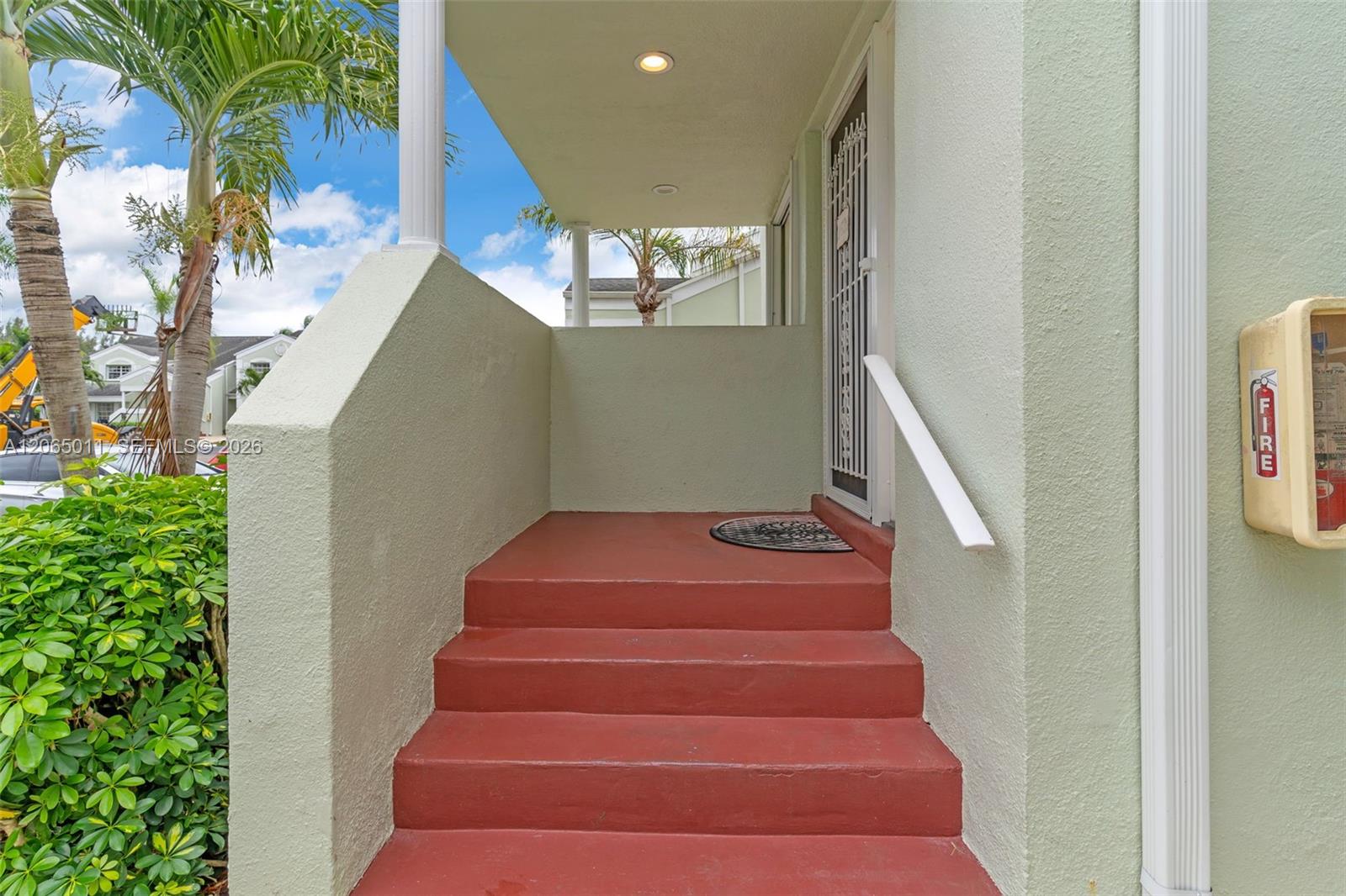 2520 SE 20th Pl # B — Photo 2