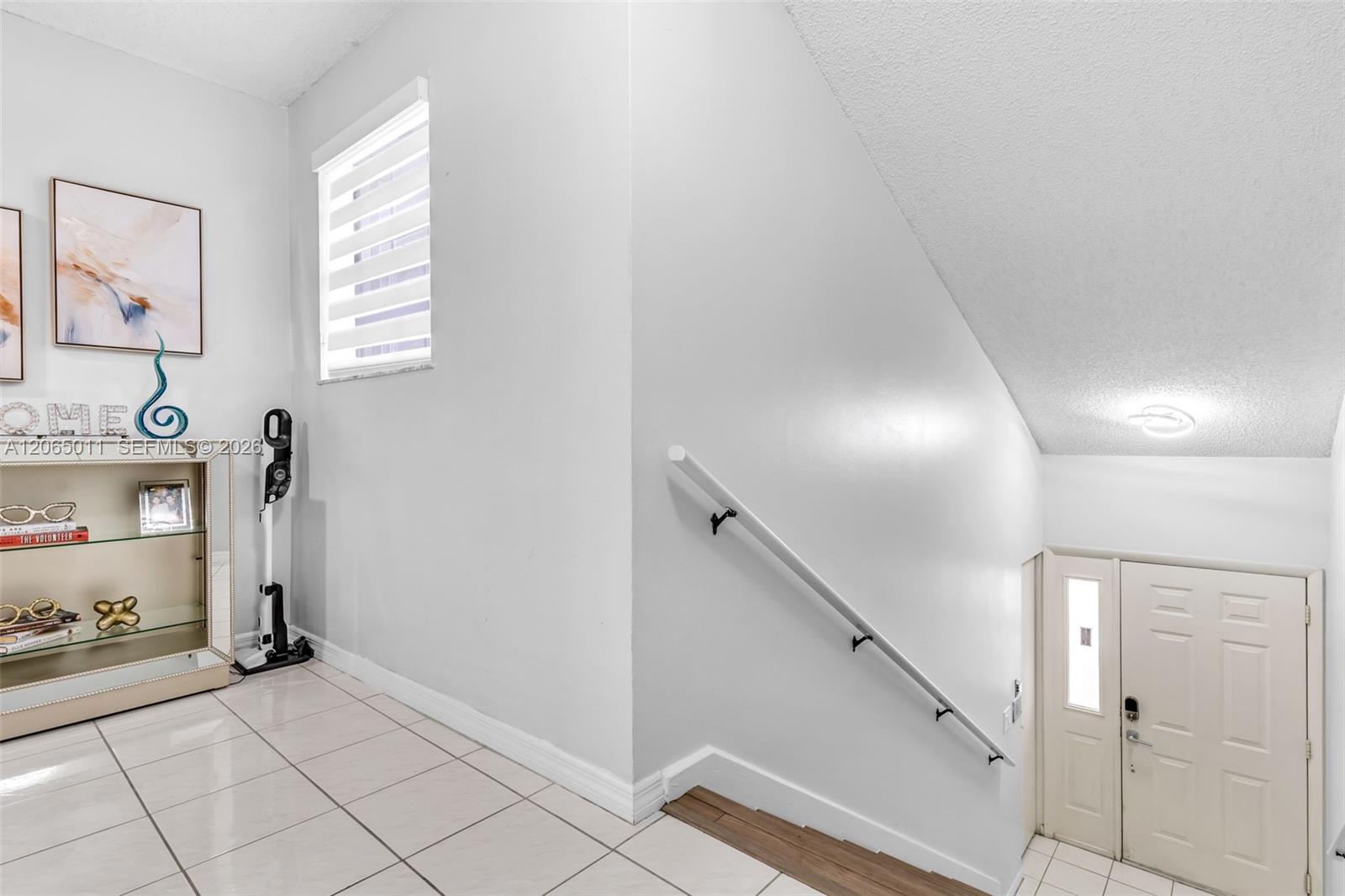 2520 SE 20th Pl # B — Photo 3