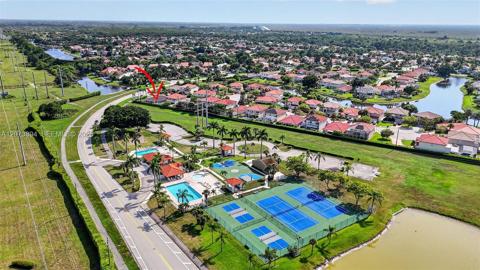 18360 Coral Isles Dr — Photo 2