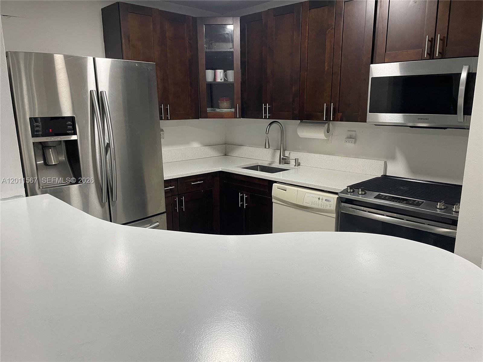 911 NE 199th St # 14 — Photo 5