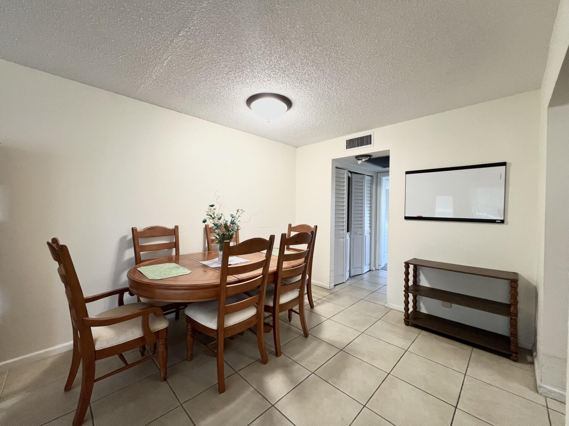 4023 Berkshire B # 4023 — Photo 3