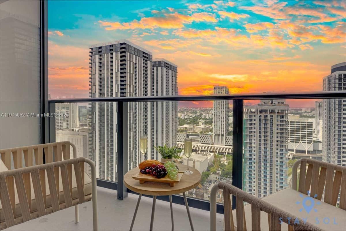 159 NE 6th St # 3004, Miami FL 33132