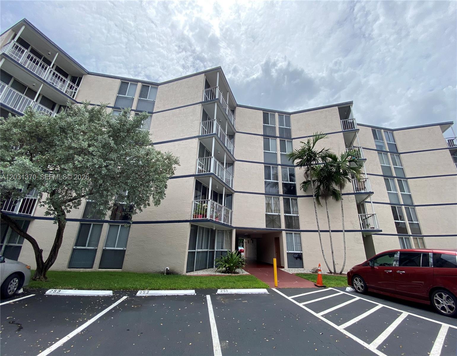 7075 NW 186th St # C308, Hialeah FL 33015