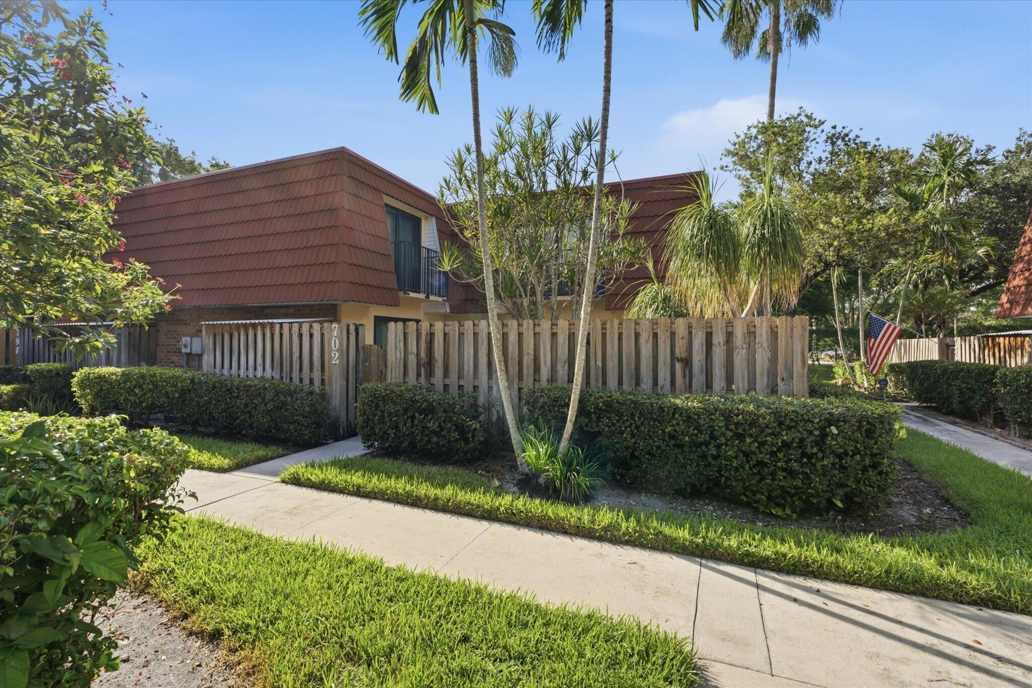 702 NW 98TH Circle — Photo 2