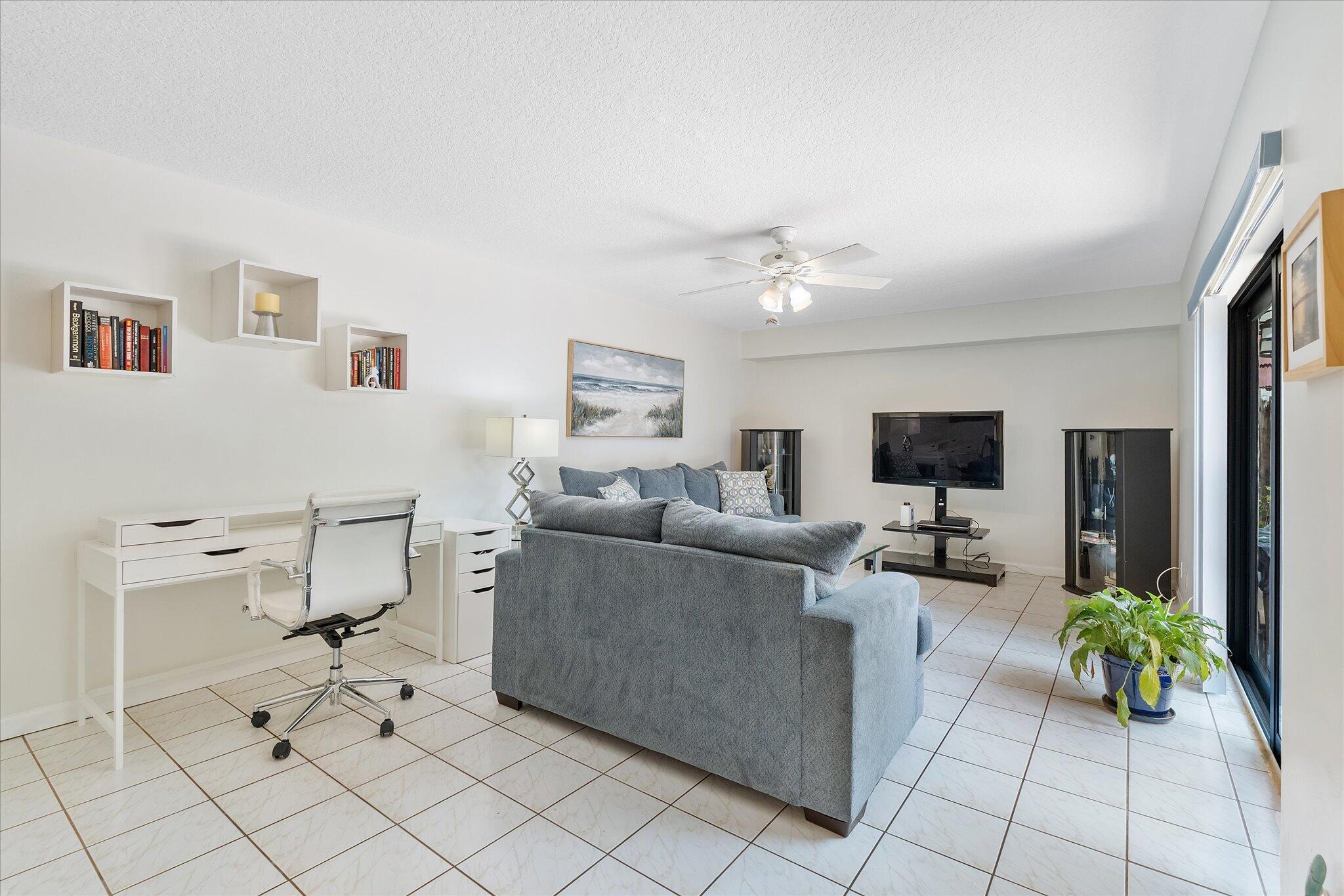 702 NW 98TH Circle — Photo 3