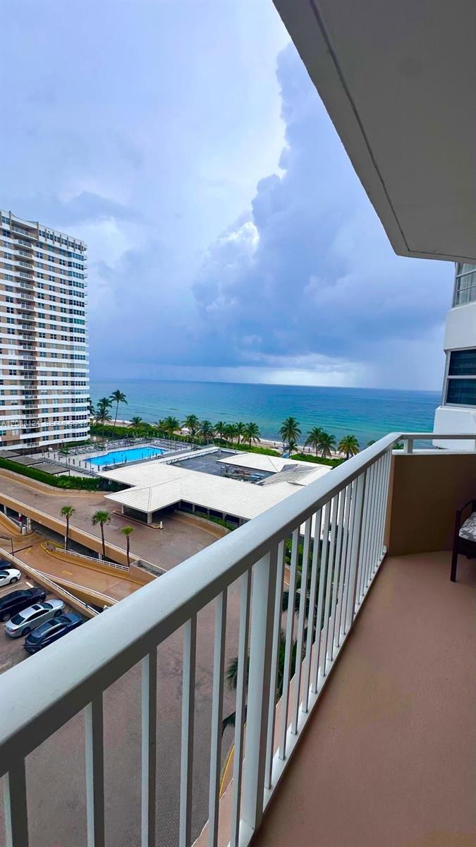 1980 S Ocean Dr # 8D — Photo 3