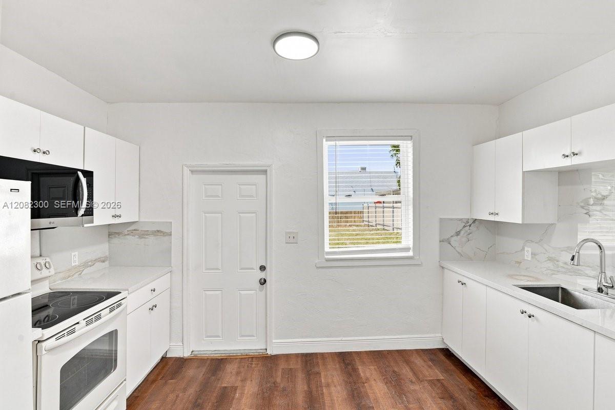 10219 SW 184th St — Photo 2
