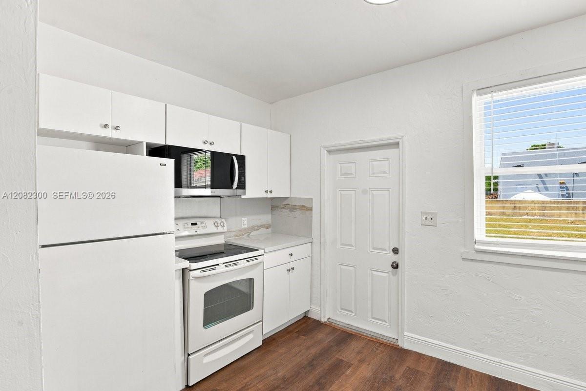 10219 SW 184th St — Photo 3