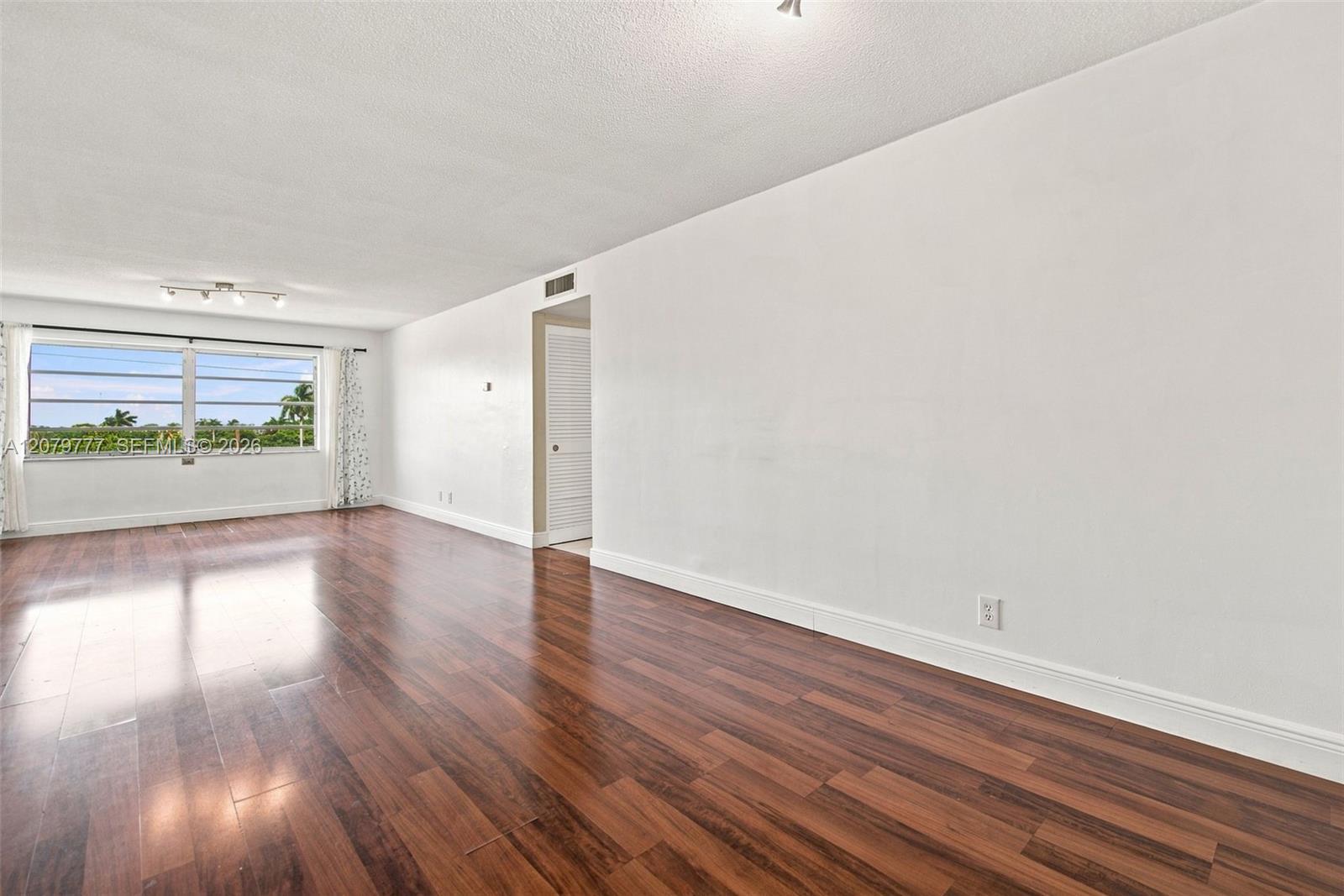 200 NE 12th Ave # 1D — Photo 3