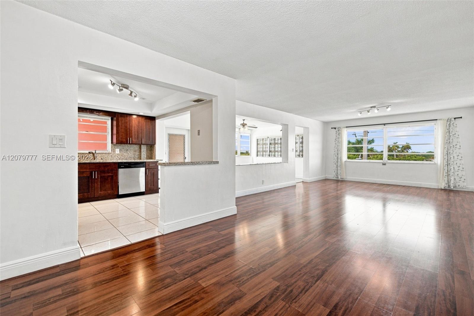 200 NE 12th Ave # 1D — Photo 4