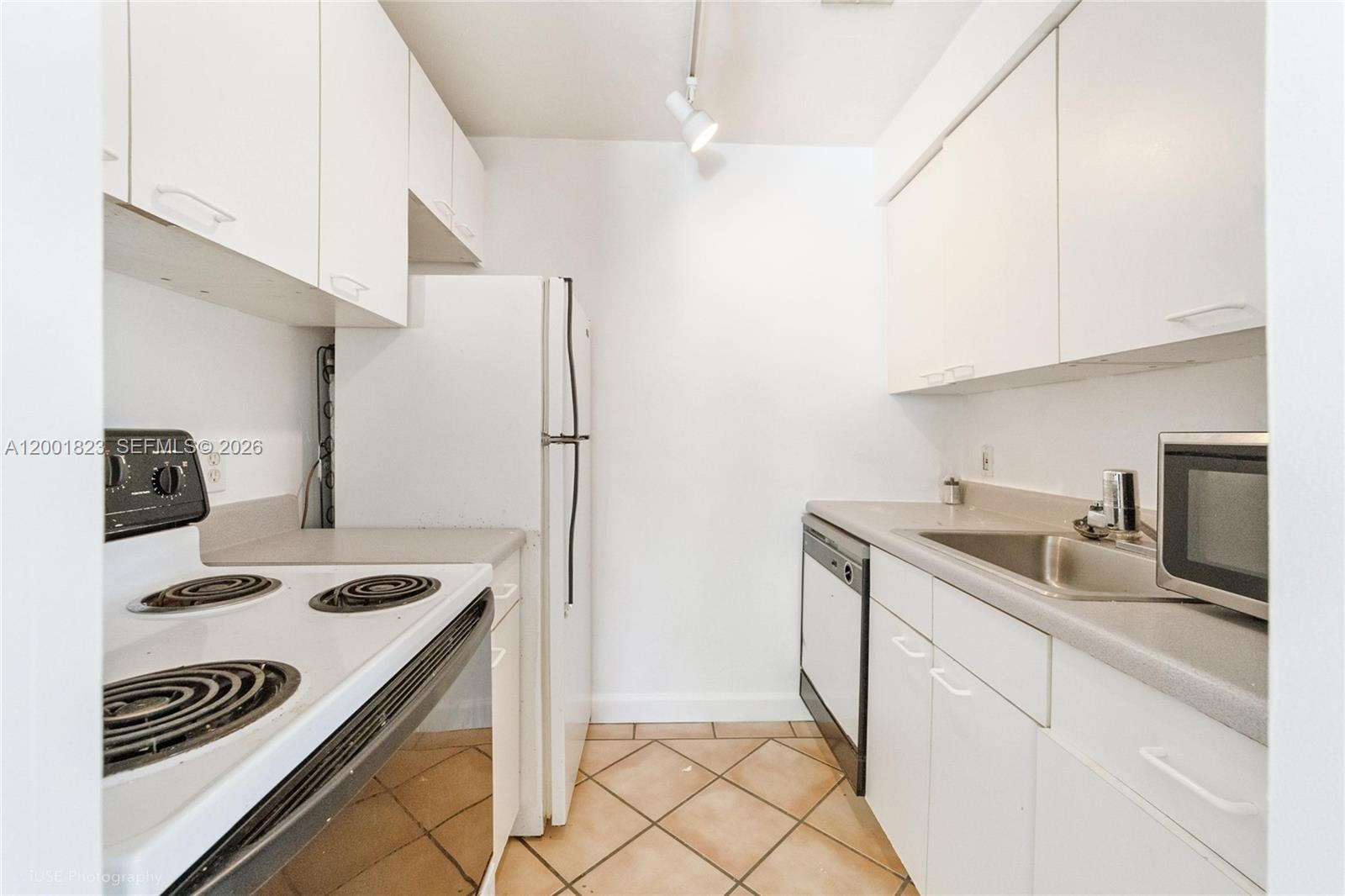 924 NE 17th Ter # 1 — Photo 5