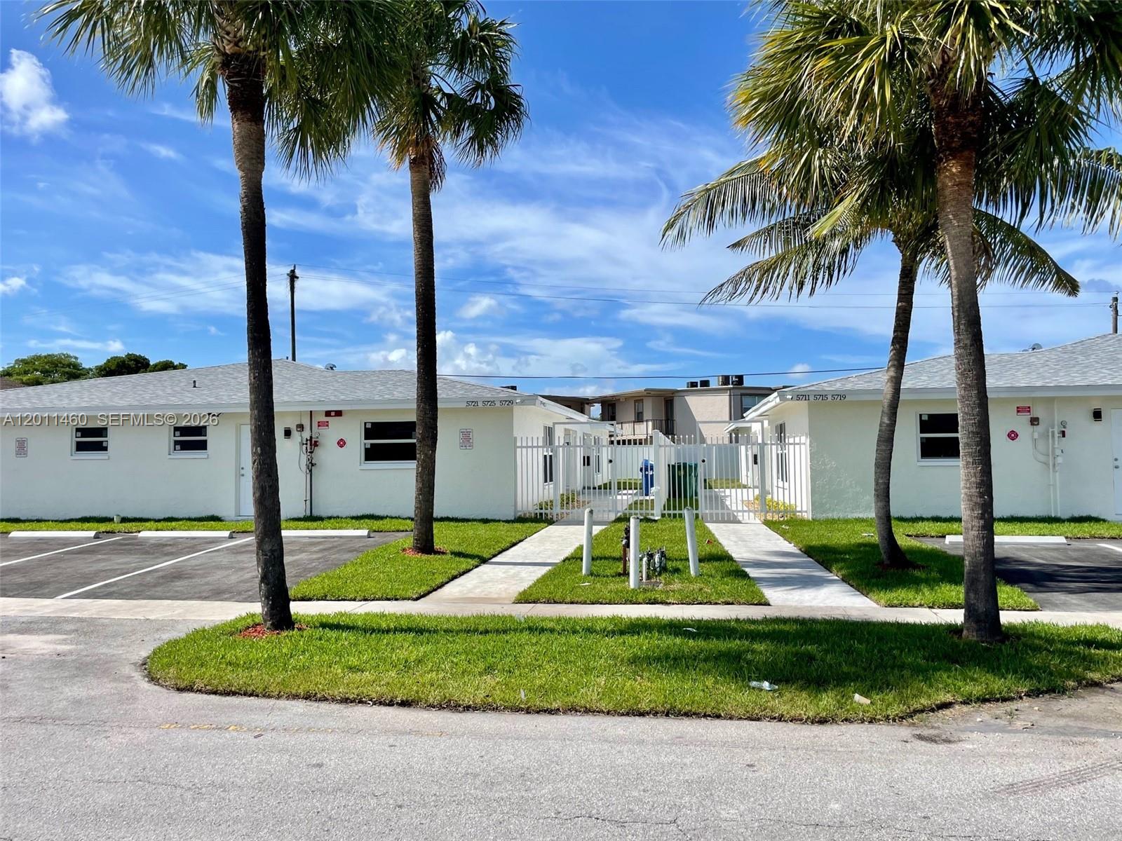 5711 NW 28th St # 5711, Lauderhill FL 33313