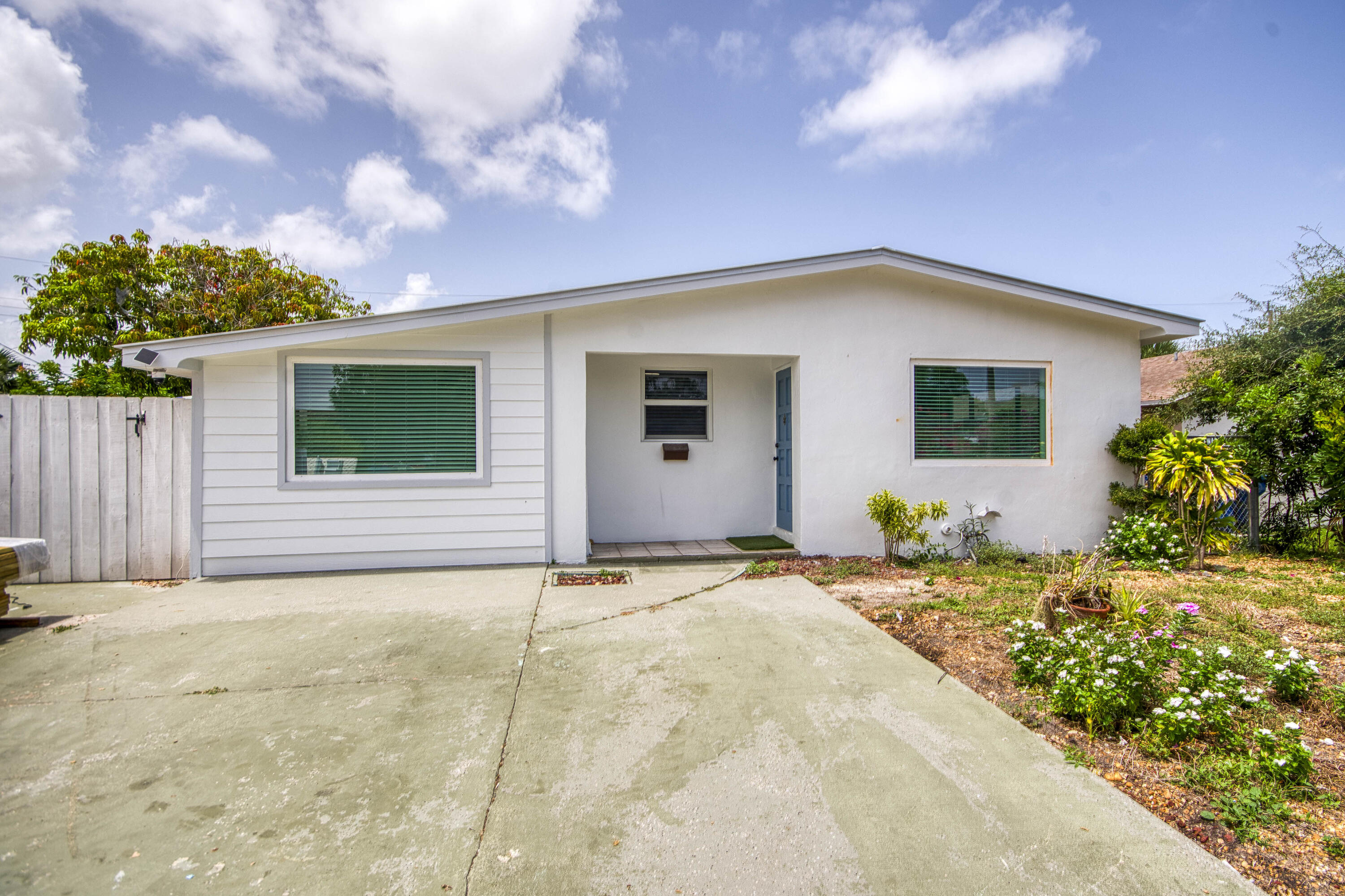 950 W 36th Street, Riviera Beach FL 33404