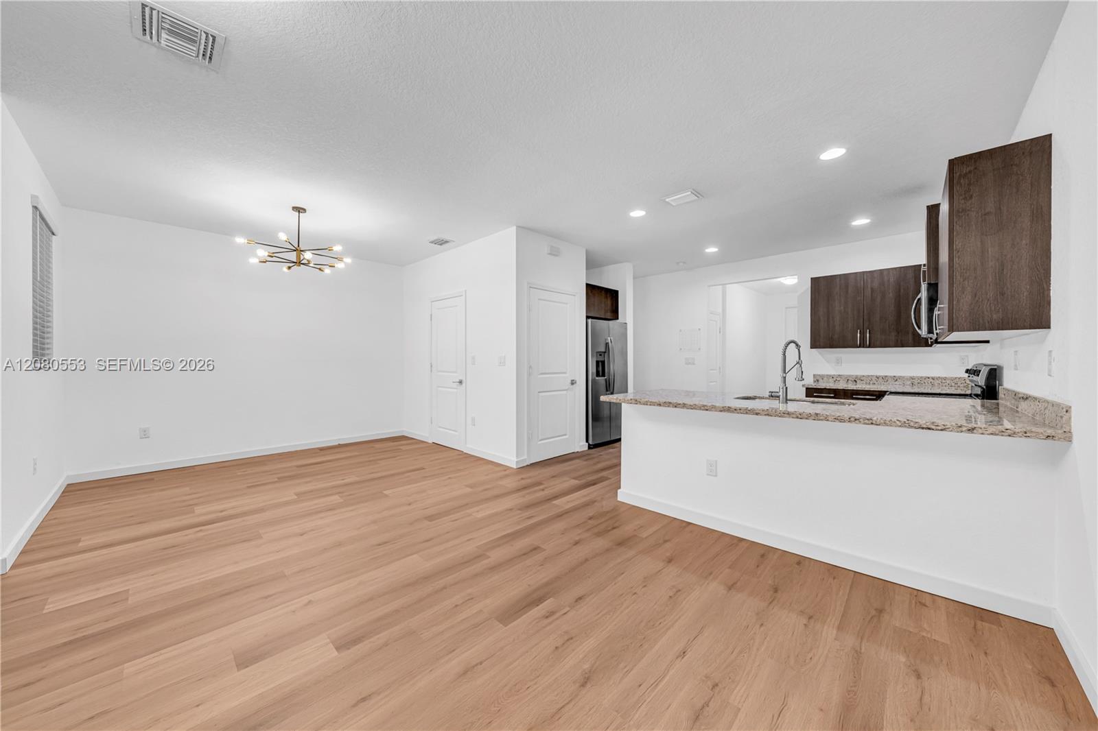 1426 SE 24th Ter — Photo 3