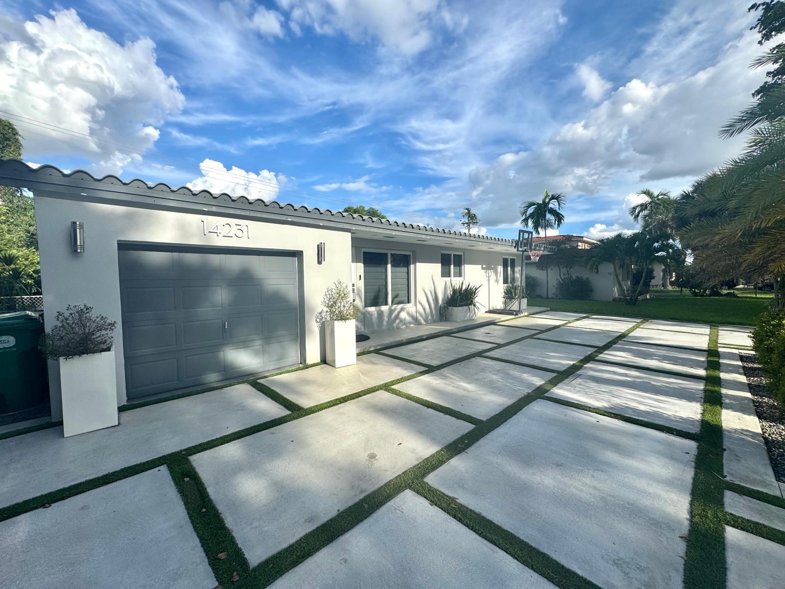 14231 LAKE CANDLEWOOD Court, Miami Lakes FL 33014