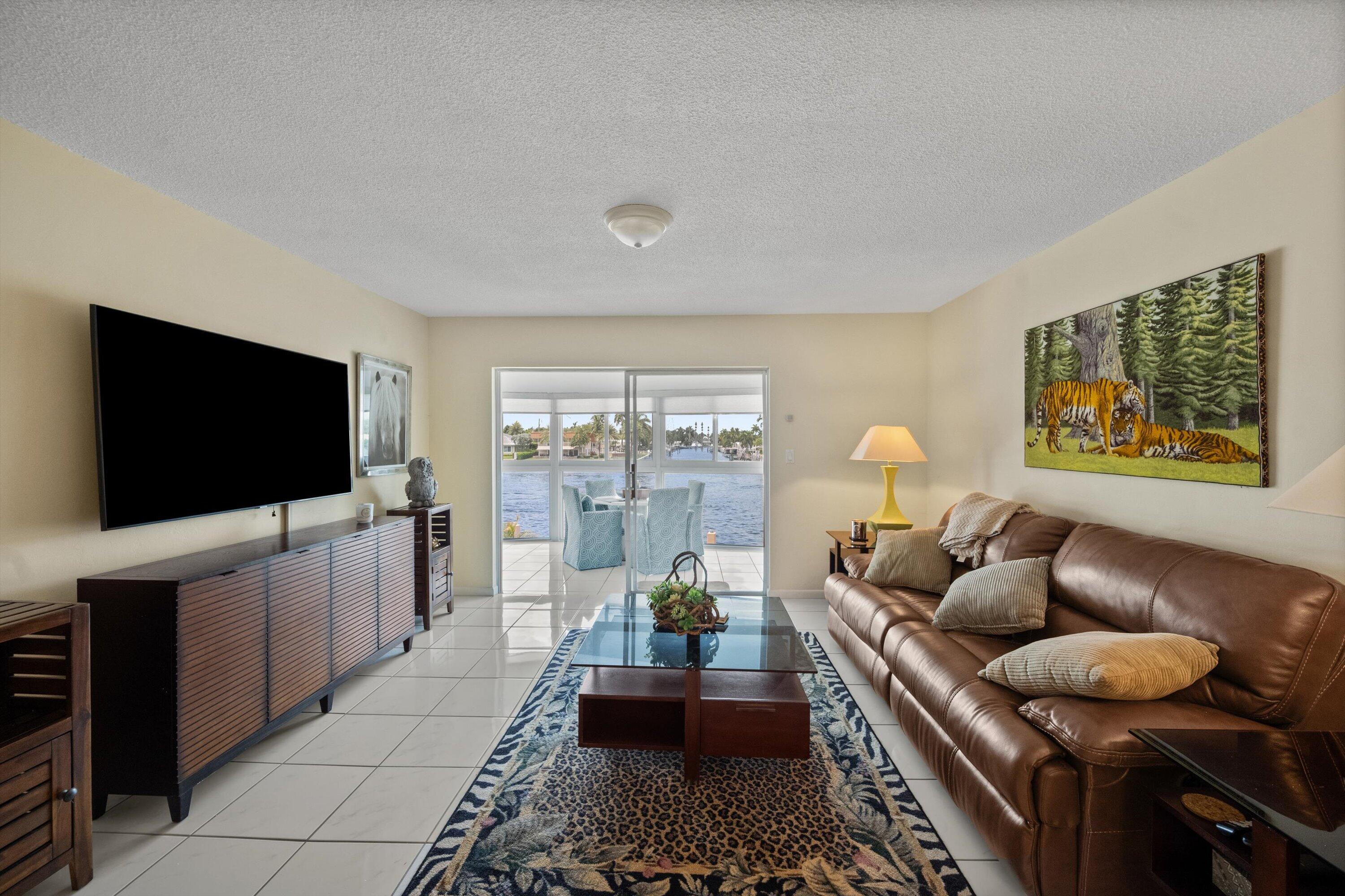 725 N RIVERSIDE Drive # 203 — Photo 4