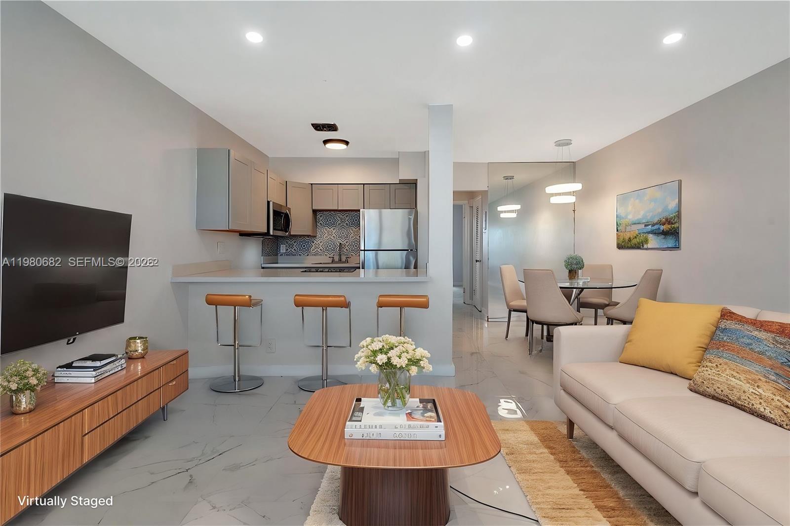 820 SW 11th Ave # 14B, Hallandale Beach FL 33009