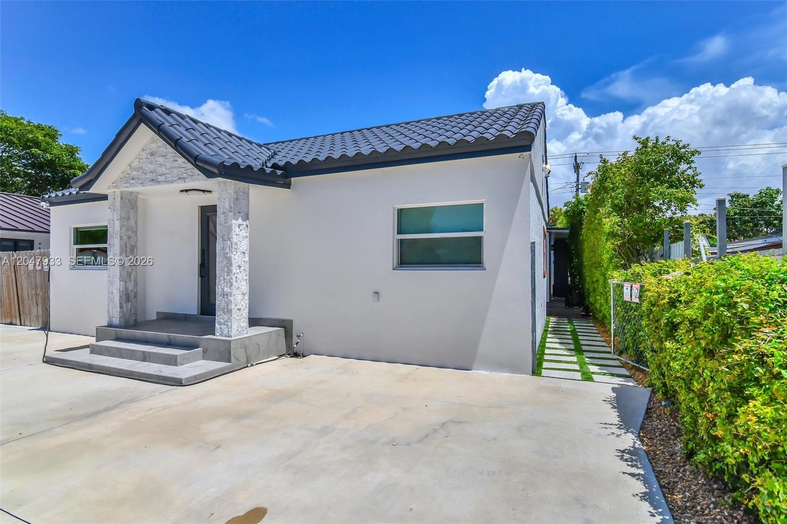 6575 SW 39th Ter — Photo 5