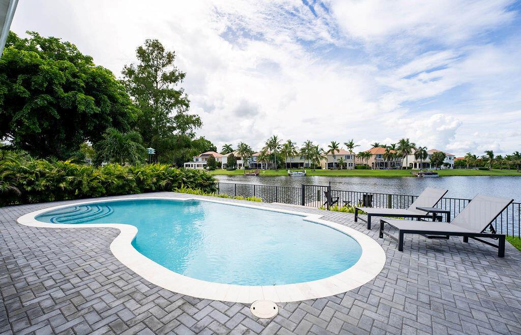 01_Pool and lake