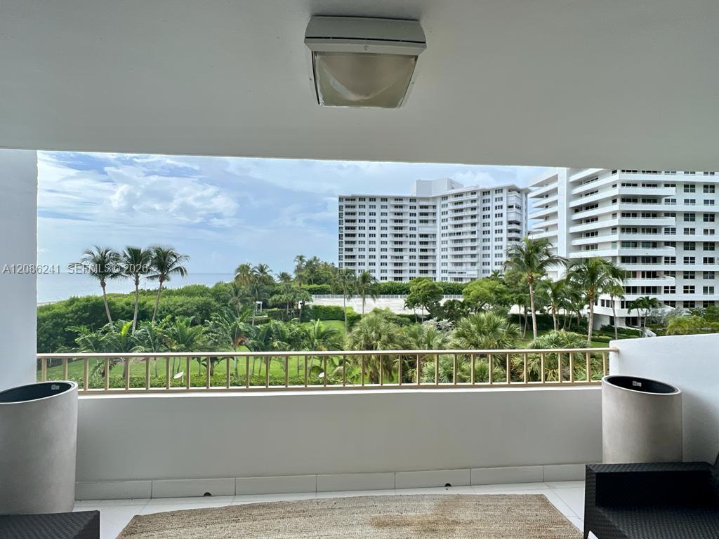 177 Ocean Lane Dr # 405 — Photo 2