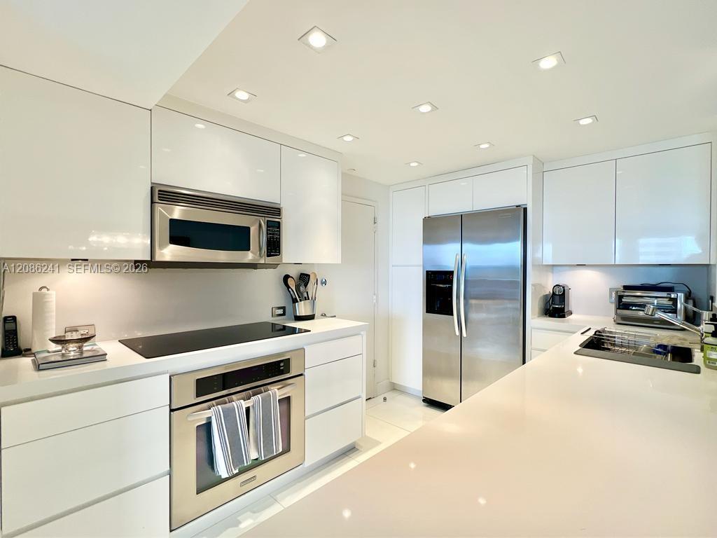 177 Ocean Lane Dr # 405 — Photo 4