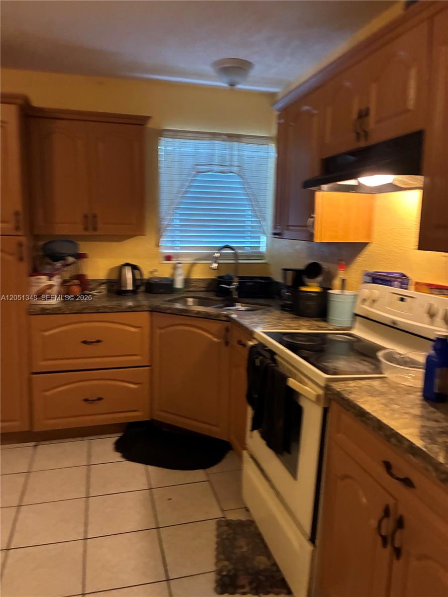 1011 NW 183rd Dr, Miami Gardens FL 33169