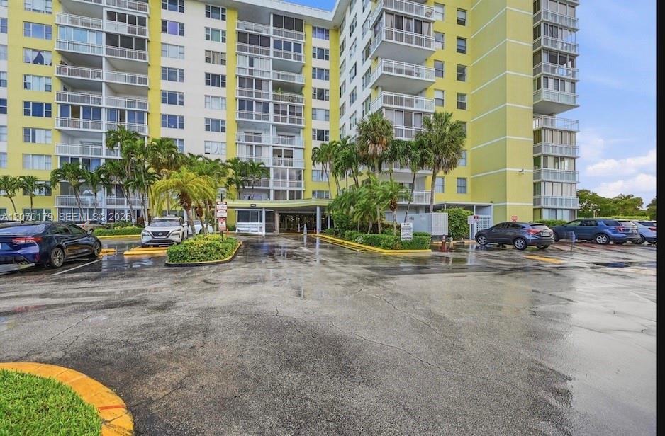 4400 Hillcrest Dr # 602B — Photo 3