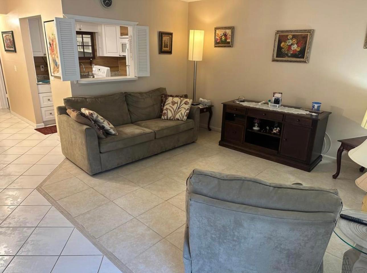 30 WESTBURY B Circle # 30 — Photo 2