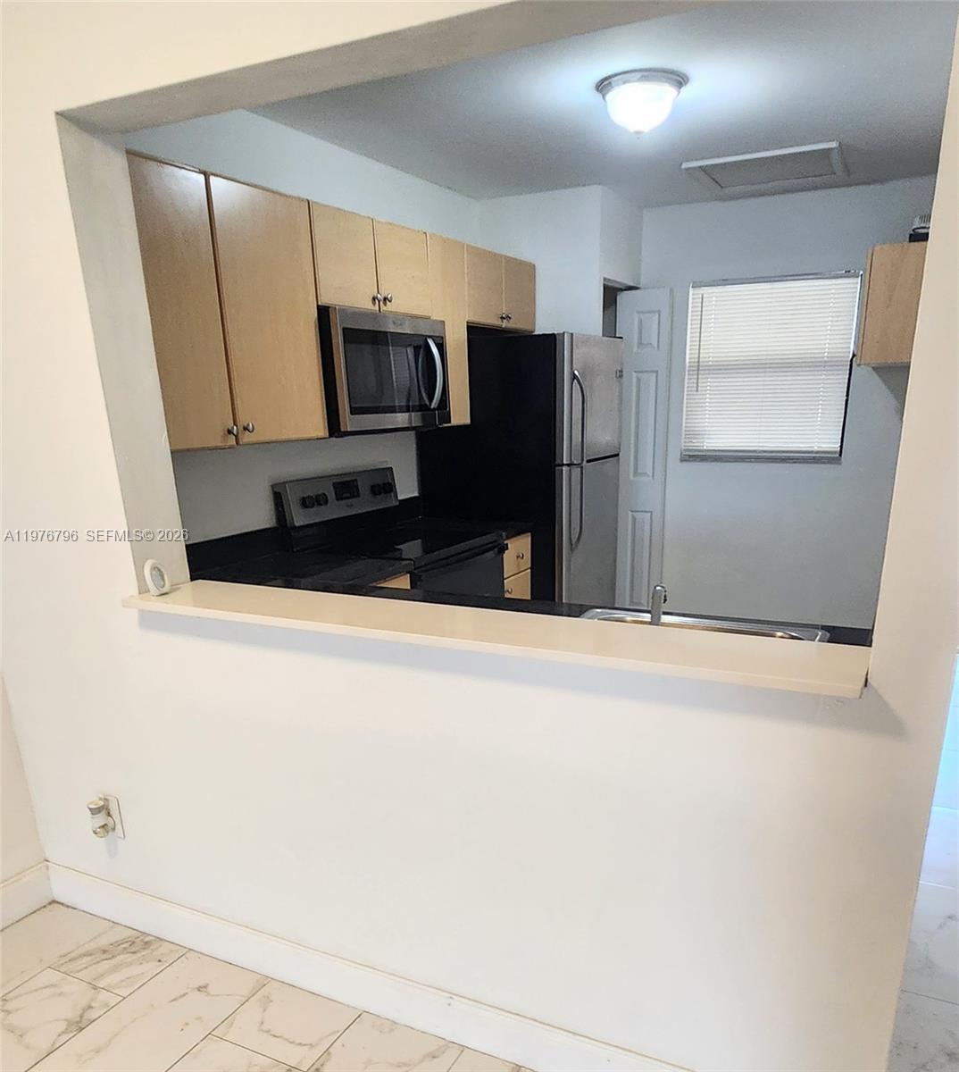 902 NE 209 St # 40, Miami FL 33179
