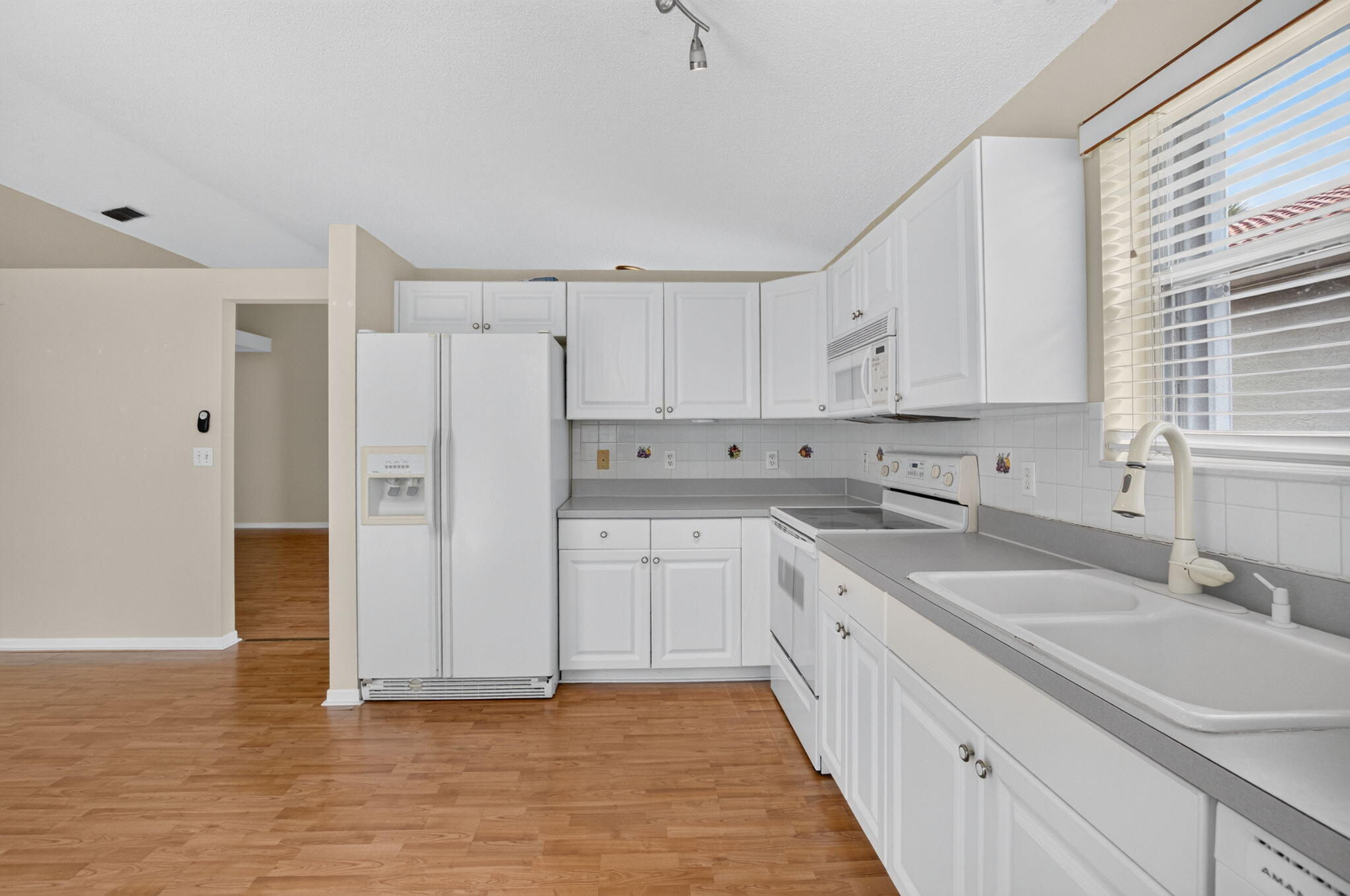 7666 Rockport Circle — Photo 4