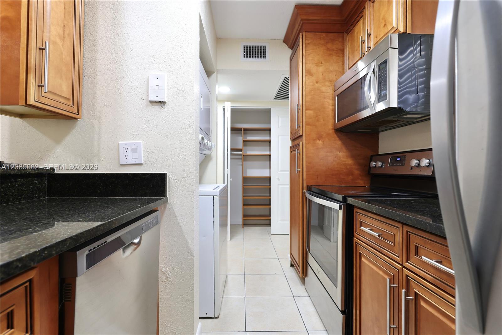 909 Twin Lakes Dr # F — Photo 4