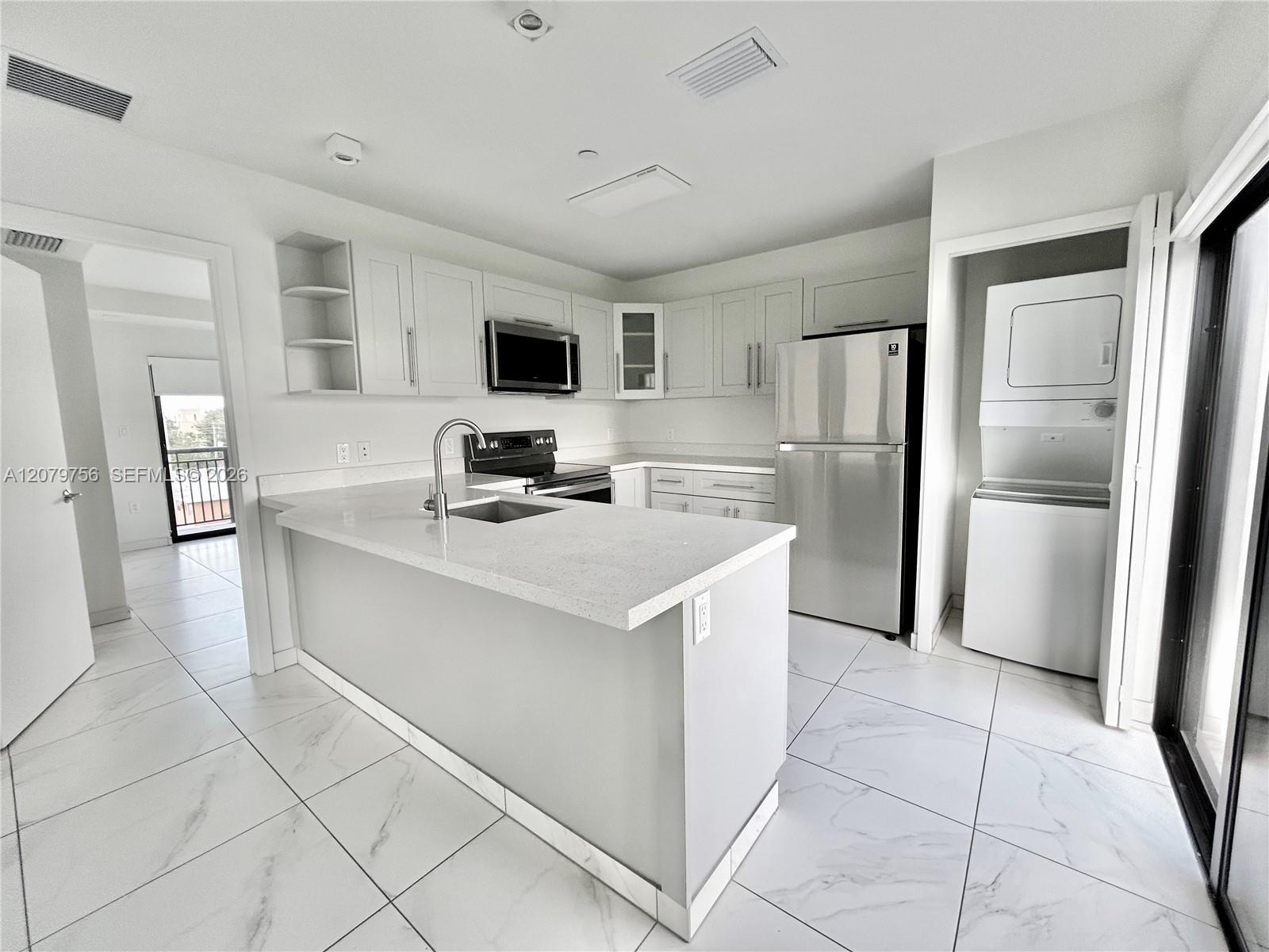 836 SW 2nd St # 401 — Photo 2