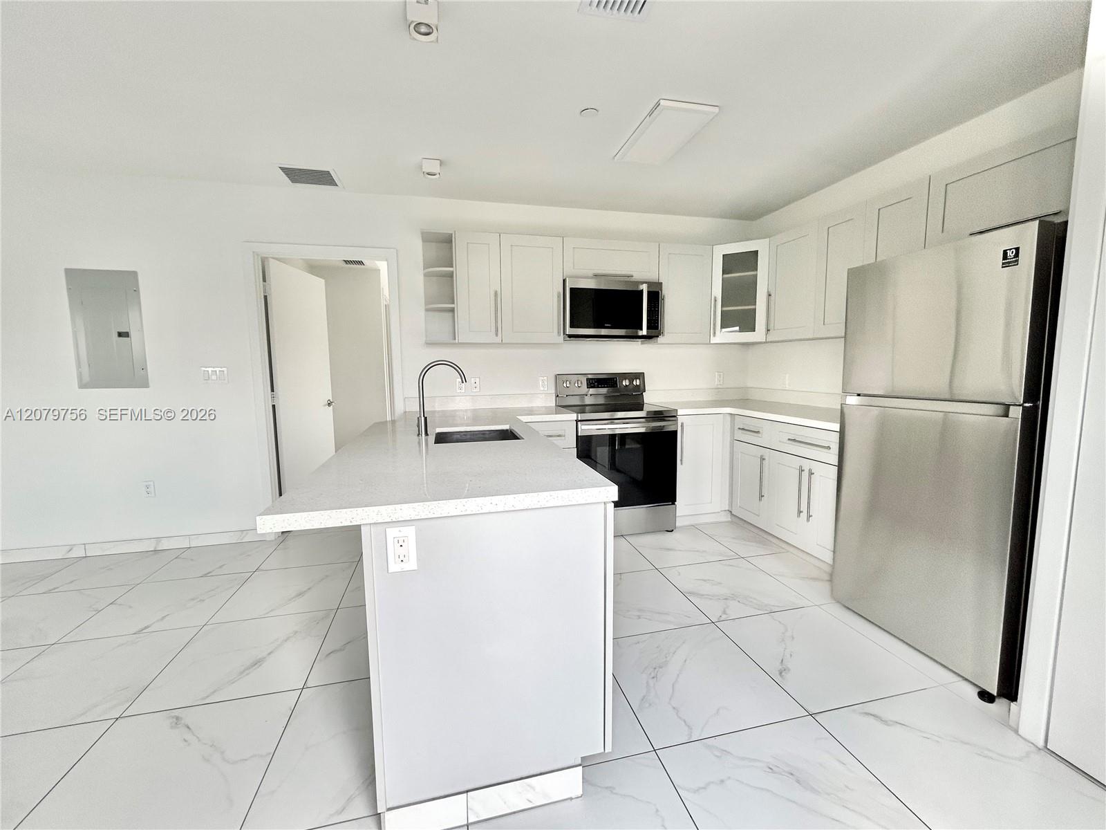 836 SW 2nd St # 401 — Photo 3