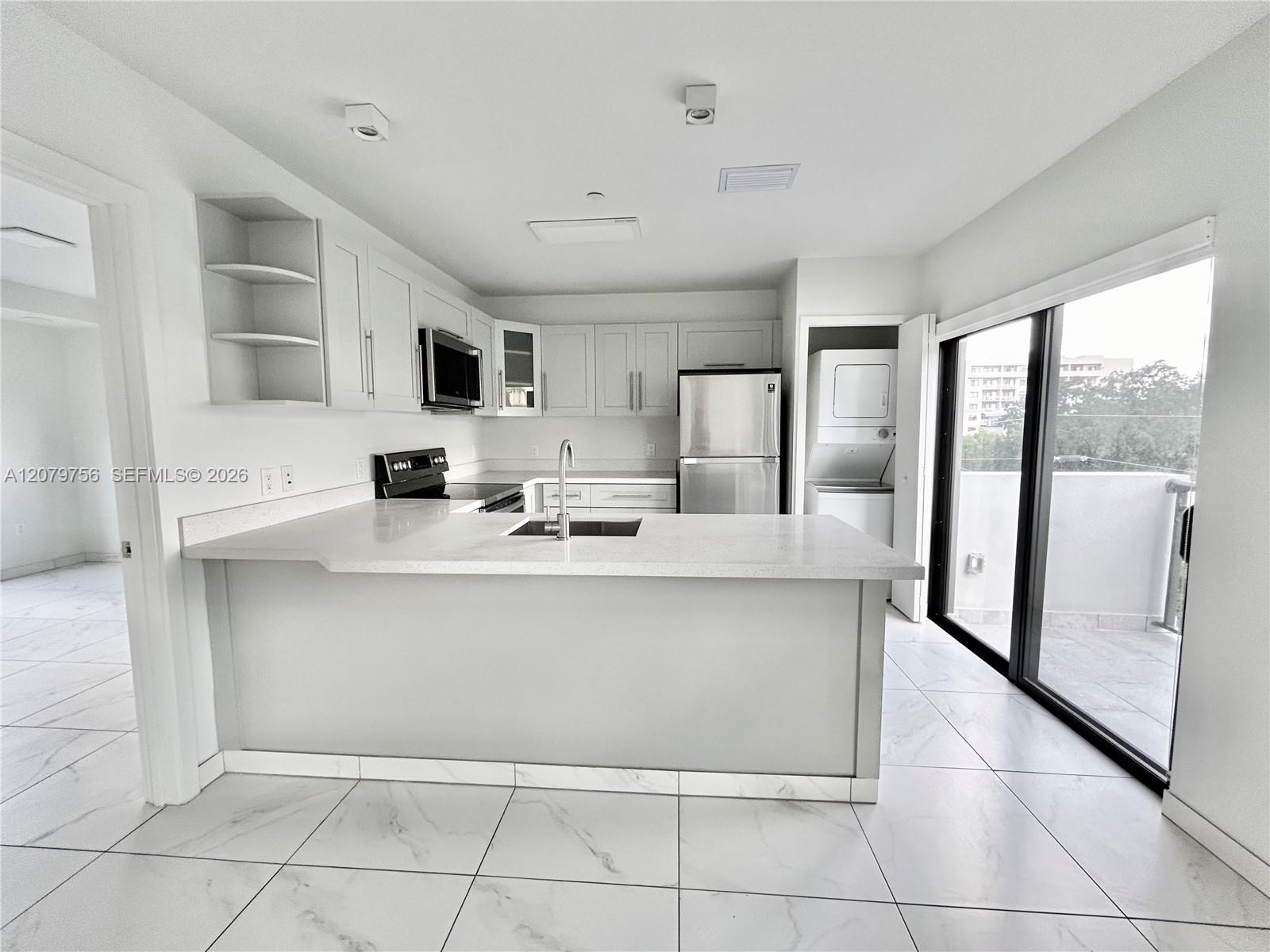 836 SW 2nd St # 401 — Photo 4