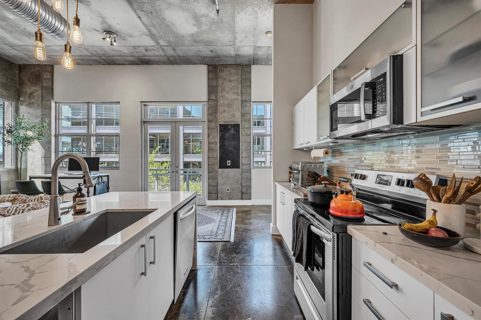 445 N ANDREWS #304-4