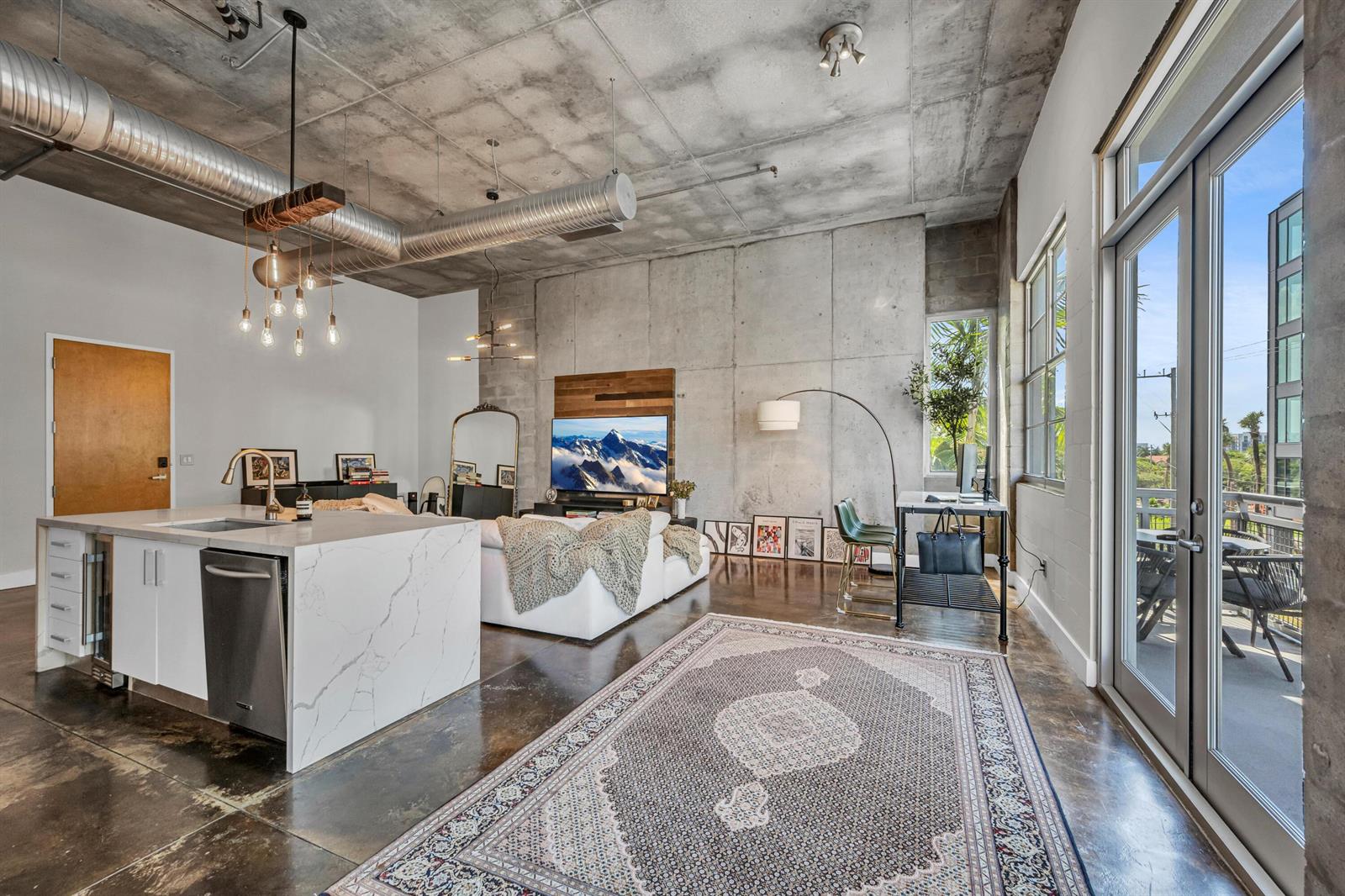 445 N ANDREWS #304-6