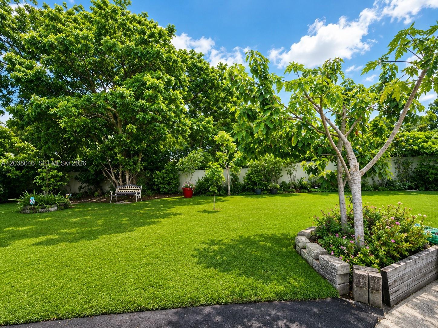 13870 Magnolia Ct — Photo 3