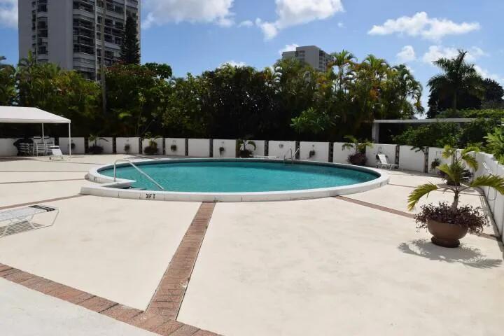 2425 Presidential Way # 1905, West Palm Beach FL 33401