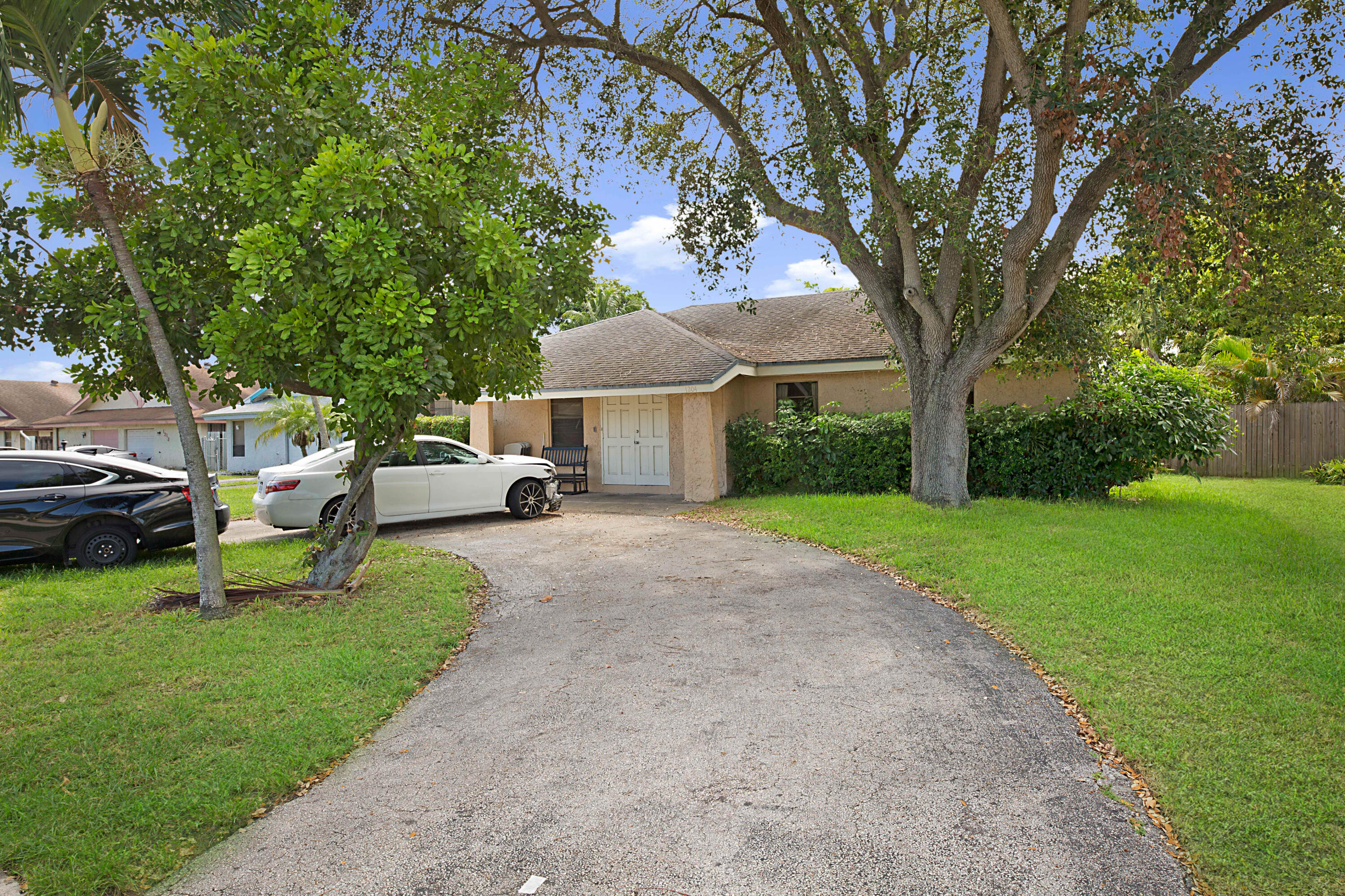 1204 SW 74th Avenue — Photo 2