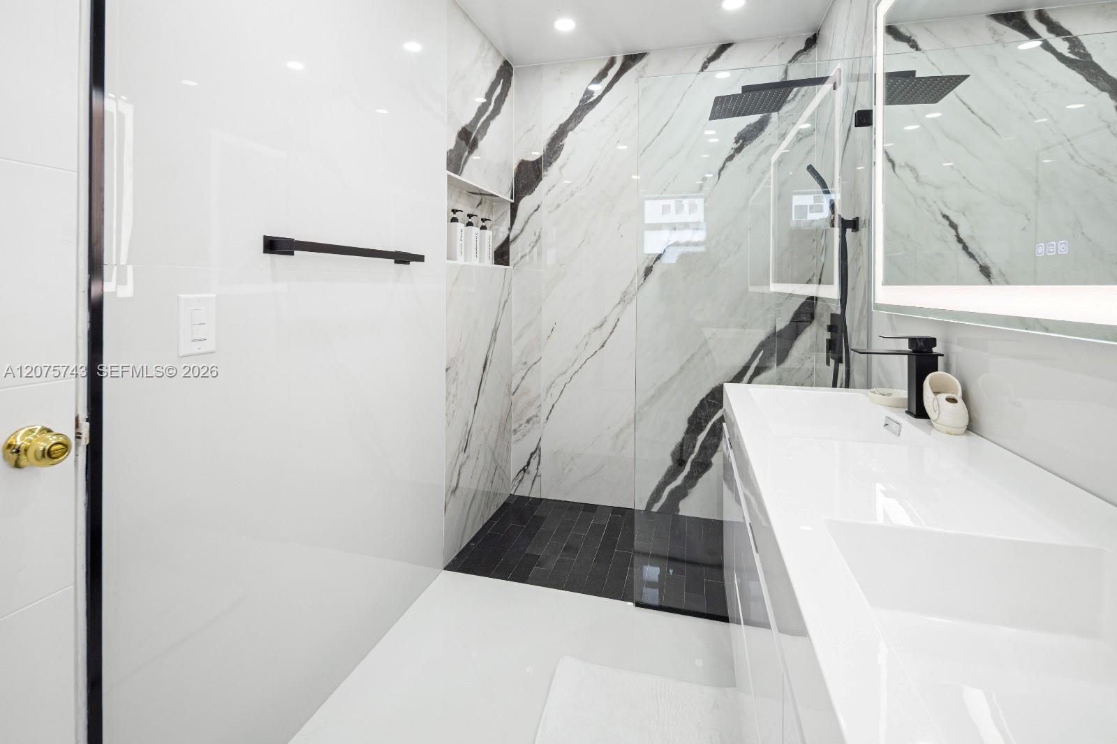 1460 Marseille Dr — Photo 3