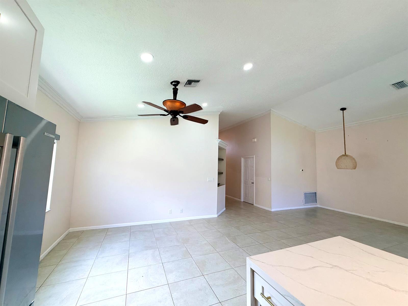 Dining area 1