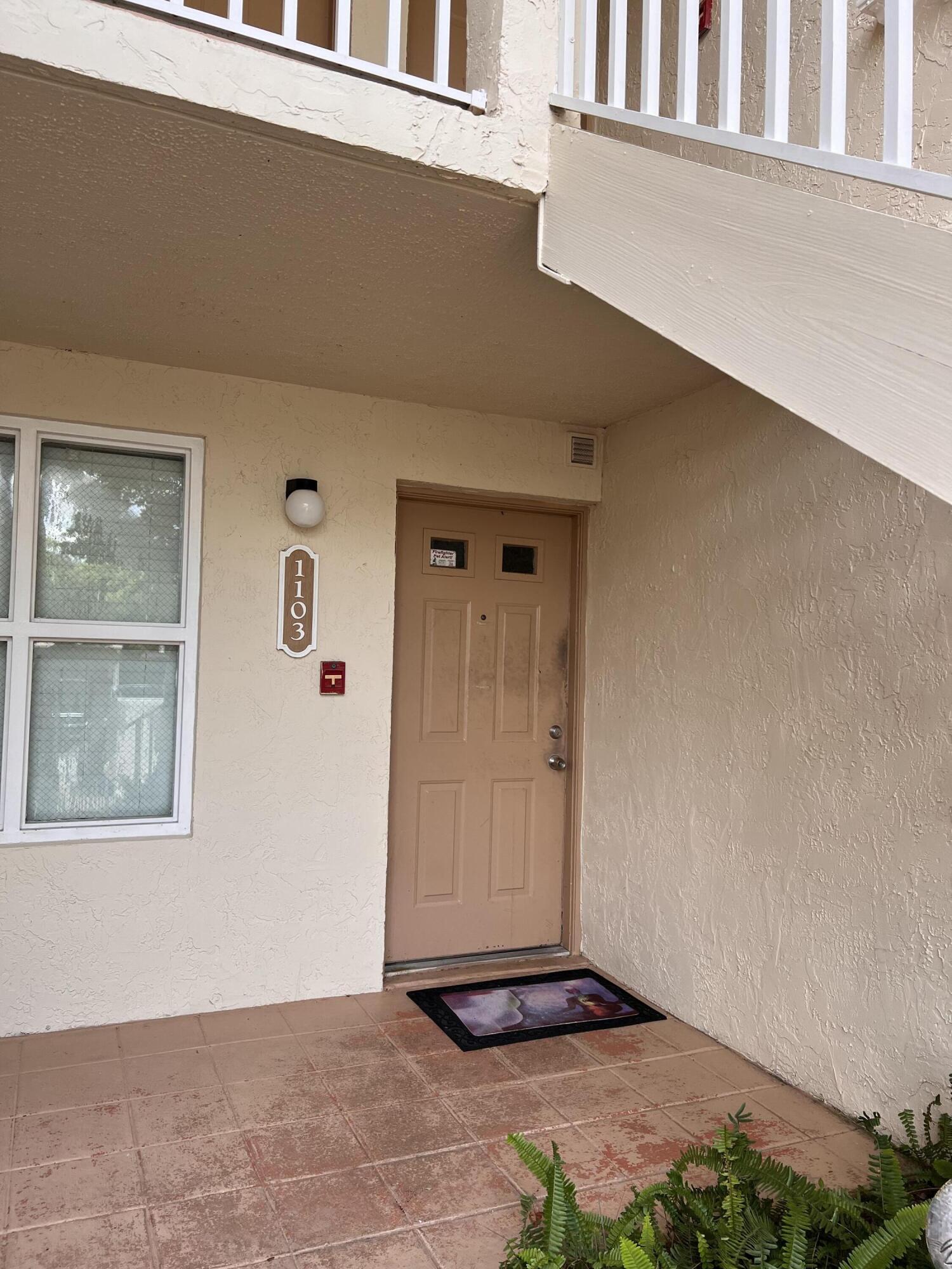 1103 Glenmoor Drive — Photo 2