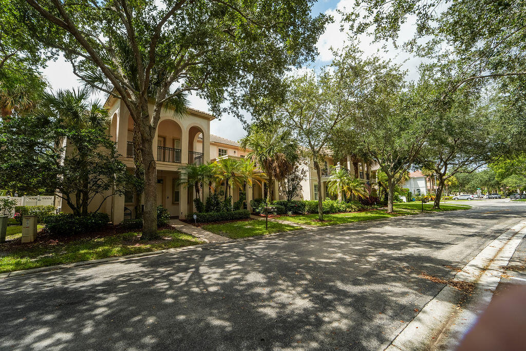 8074 MURANO Circle — Photo 2