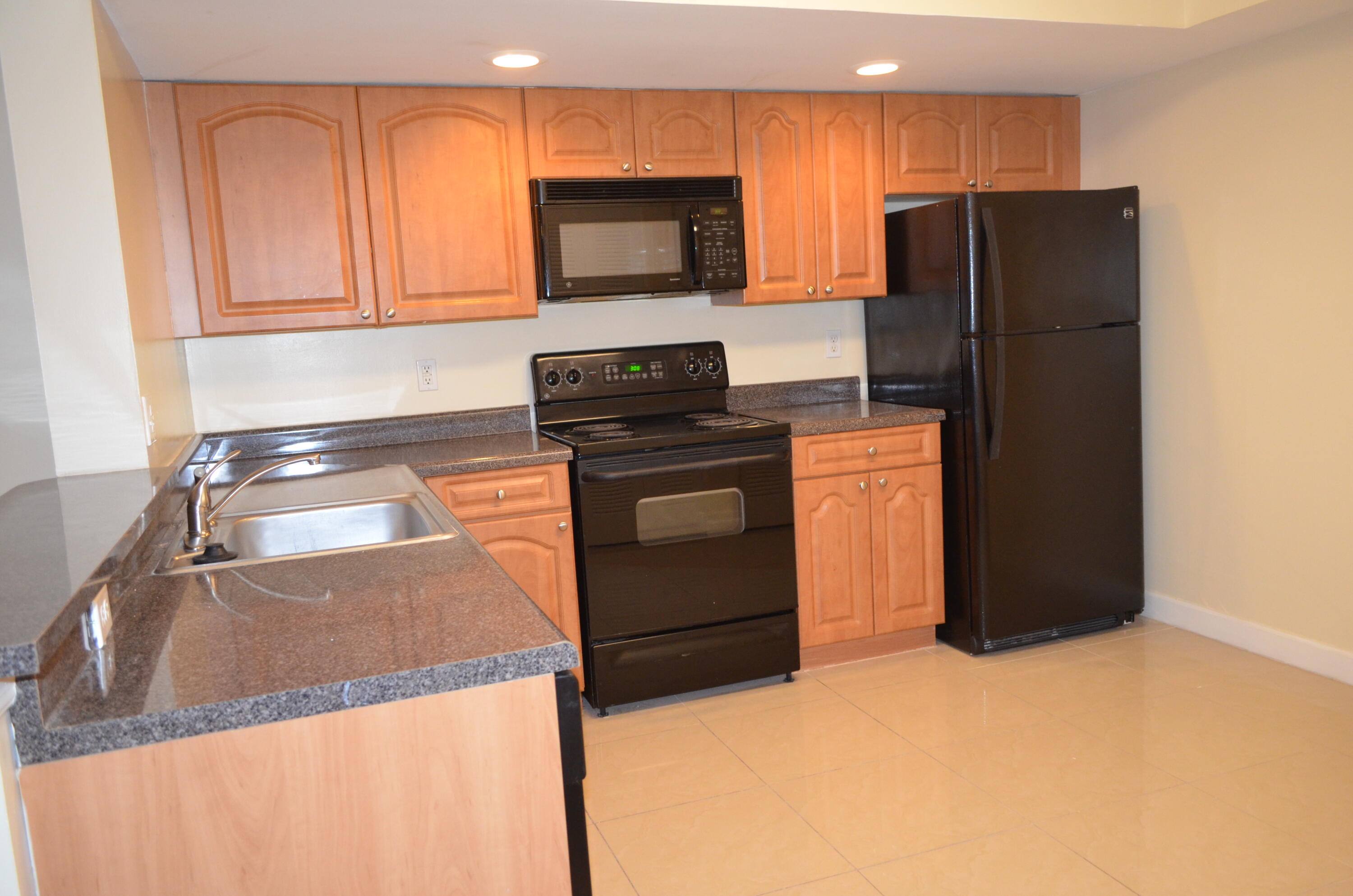 5821 RIVERSIDE Drive # 105B2 — Photo 2